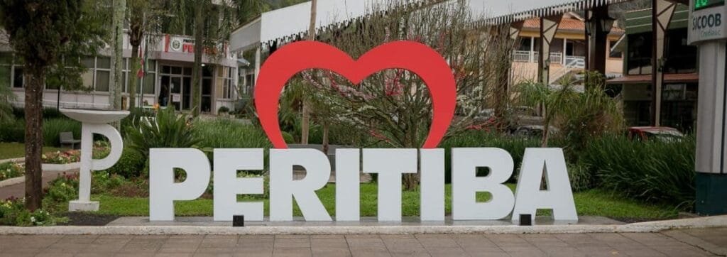 Concurso Público da Prefeitura de Peritiba (SC) abre vagas com salários de até R$ 4,6 mil 1 Concurso Público da Prefeitura de Peritiba (SC) - placa de entrada da cidade