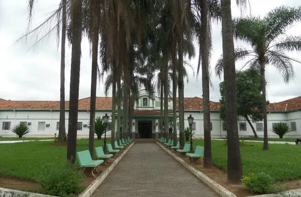 FUSAM - Caçapava abre concurso público com mais de 20 vagas na área da saúde; salários de até R$ 7,2 mil em diversas especialidades. 1 Sede da FUSAM em Cacapava/SP
