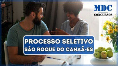 Em close-up, uma enfermeira a ajudar uma pessoa diabética a verificar os seus níveis de glicose | Processo Seletivo São Roque do Canaã/ES
