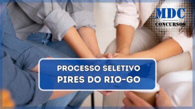 Processos Seletivos 7 Pessoas dando as mãos no centro comunitário | Processo Seletivo Pires do Rio – GO: 20 vagas e salários de até R$ 3.471,43 (foto: Freepik/Montagem)