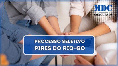 Pessoas dando as mãos no centro comunitário | Processo Seletivo Pires do Rio – GO: 20 vagas e salários de até R$ 3.471,43 (foto: Freepik/Montagem)