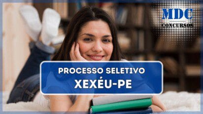 Linda mulher adulta posando na biblioteca | Prefeitura de Xexéu - PE oferece 400 vagas em diversas áreas (foto: Freepik/Montagem)