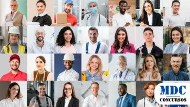 Imagem com 25 pessoas de diferentes profissões, incluindo médicos, engenheiros, trabalhadores da construção, executivos, entregadores, professores e mecânicos. Todos sorriem e estão vestidos conforme suas áreas de atuação. A diversidade de gênero, etnias e ocupações destaca um ambiente profissional variado / Monte Negro (RO) Oferece 190 Vagas em Concurso Público