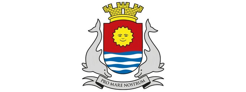 SEDUC e SEMOB de Guarujá abrem concursos com 862 vagas 1 Brasão da cidade de Guarujá/SP com sol sorridente, ondas azuis, dois golfinhos laterais e coroa amarela no topo, com faixa escrita "Pro Mare Nostrum".