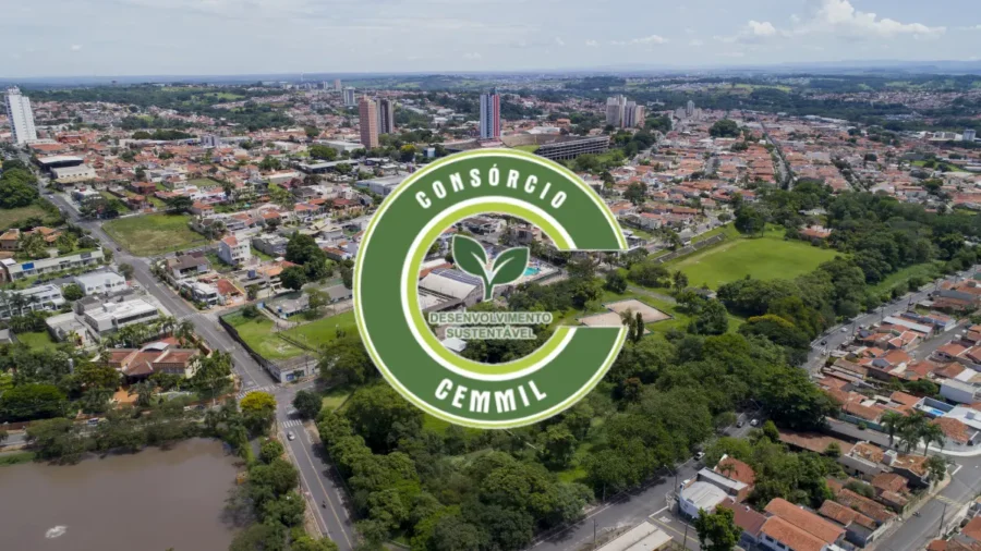 logo do CEMMIL sobre imagem aérea de Mogi Mirim