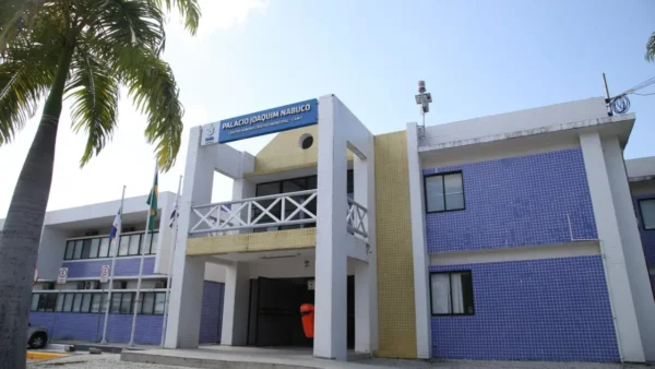 Fachada do Palácio Joaquim Nabuco, centro administrativo municipal relacionado ao processo seletivo Cabo de Santo Agostinho 2026
