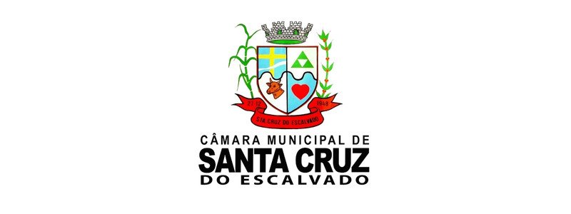 Brasão colorido da Câmara Municipal de Santa Cruz do Escalvado acompanhado do nome da instituição em texto abaixo.
