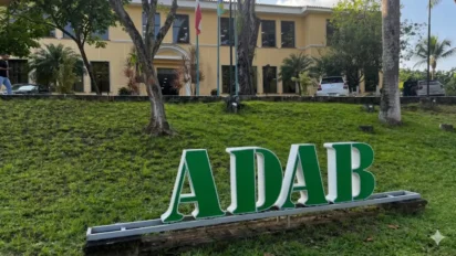 sede da ADAB na Bahia relacionada ao concurso ADAB Bahia com prédio institucional e área verde