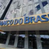 Concurso Banco do Brasil 2026 com fachada da Sede do Banco do Brasil em prédio moderno