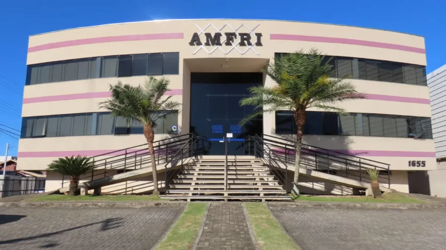Sede da AMFRI, órgão do concurso CIS AMFRI 2026