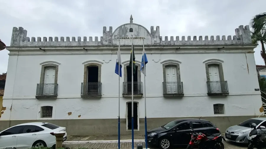 Fachada histórica da Câmara Municipal, órgão responsável pelo concurso Câmara de Angra dos Reis RJ com resultado final divulgado