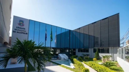 Fachada de vidro da Câmara de Nilópolis, sede do concurso Câmara de Nilópolis RJ
