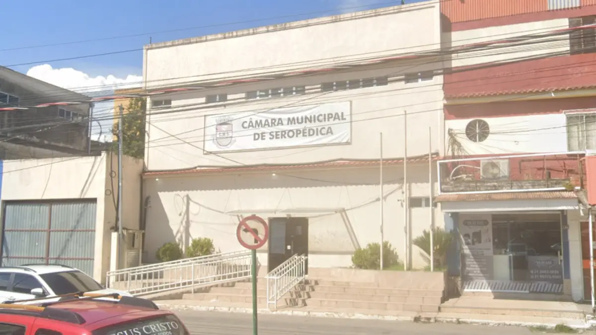 Fachada da Câmara Municipal de Seropédica ilustrando o concurso Câmara de Seropédica RJ 2026 com oportunidades para níveis médio, técnico e superior