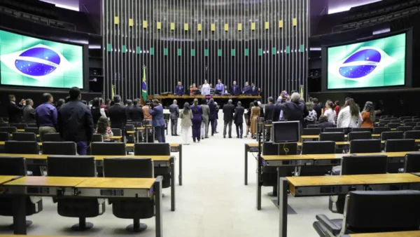 Concurso Câmara dos Deputados: plenário da Câmara durante sessão legislativa em Brasília