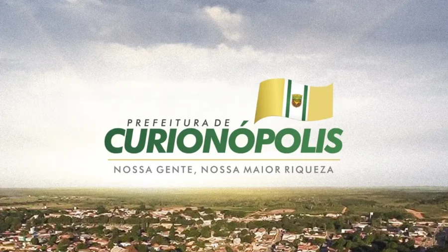 Logomarca da Prefeitura de Curionópolis com vista aérea da cidade, referente ao concurso Curionópolis PA