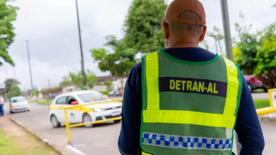 Concurso DETRAN AL 2026 com agente em fiscalização de trânsito