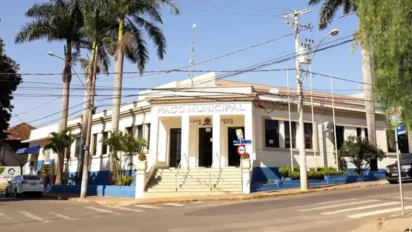 Concurso Elias Fausto SP na sede da Prefeitura Municipal em prédio do Paço Municipal