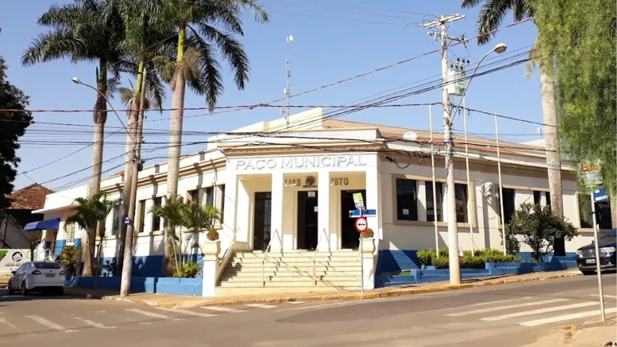 Concurso Elias Fausto SP na sede da Prefeitura Municipal em prédio do Paço Municipal