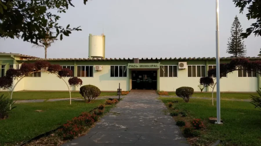 Concurso Goioerê PR 2026 na Prefeitura com fachada do Paço Municipal