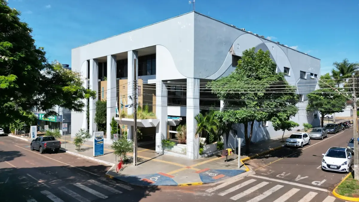 Concurso Guaíra PR encerra hoje inscrições com salários de até R$ 6.547,64 1 Fachada da Prefeitura Municipal de Guaíra, sede do concurso Guaíra PR, em dia ensolarado