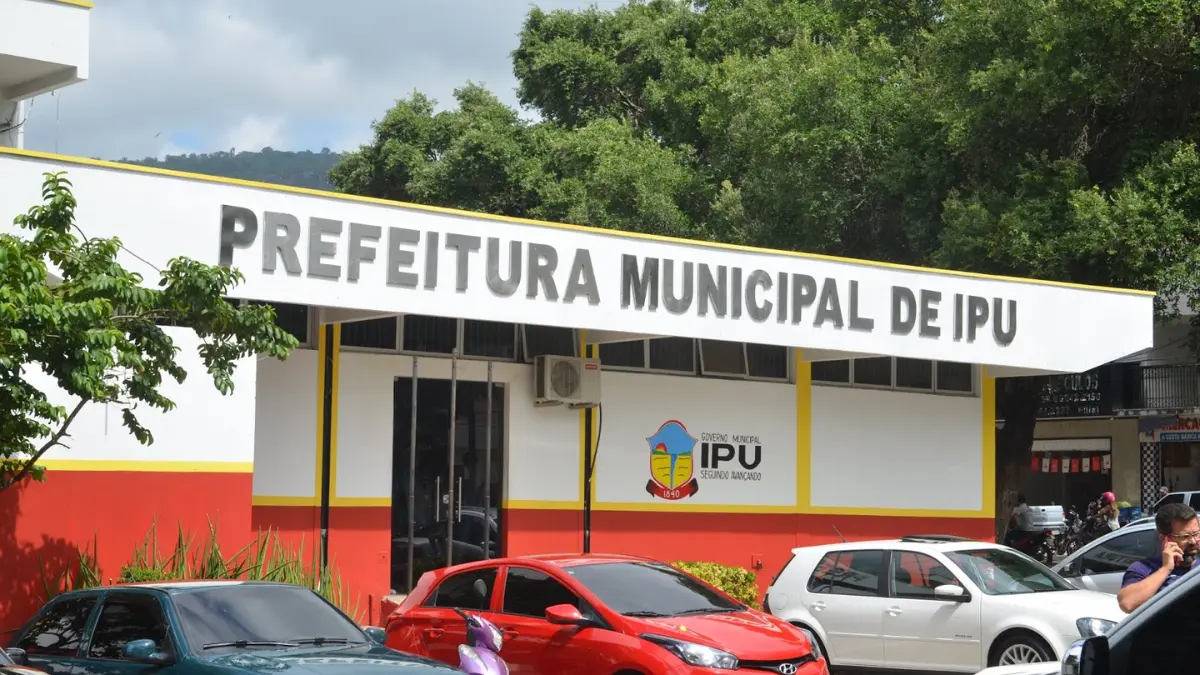 Concurso Ipu CE: 31 vagas com salários de R$ 2.824; veja cargos e como participar 1 Concurso Ipu CE na Prefeitura Municipal de Ipu com fachada do prédio público