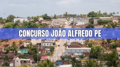 Vista panorâmica da cidade de João Alfredo PE com texto concurso João Alfredo PE em destaque