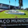 Concurso Marialva PR 2026 na Prefeitura com fachada do Paço Municipal