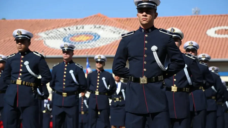 Cadetes da PMSP em formatura no concurso PMSP 2026