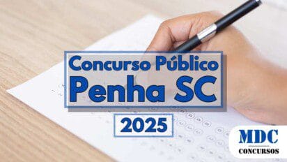 Imagem ilustrativa de um concurso público com foco no município de Penha, Santa Catarina, em 2025. Em primeiro plano, uma mão segura uma caneta e preenche um cartão-resposta de múltipla escolha. Sobreposta à imagem, há uma caixa de texto com os dizeres “Concurso Público Penha SC 2025” em letras azuis. No canto inferior direito, aparece o logotipo “MDC Concursos”