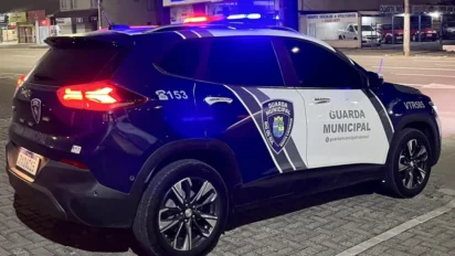 Concurso Rio do Sul SC viatura da Guarda Municipal estacionada em rua à noite