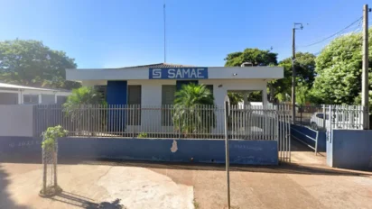 Fachada do SAMAE Jaguapitã PR com logotipo azul da autarquia, sede do concurso SAMAE Jaguapitã PR