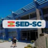 Concurso SED SC 2026 com vista do Instituto Estadual de Educação em Florianópolis