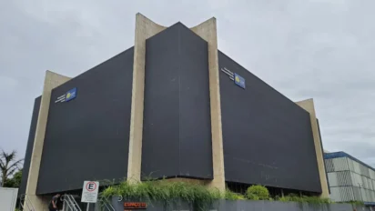 Concurso SEDES DF 2026 com imagem da sede da SEDES DF no Distrito Federal