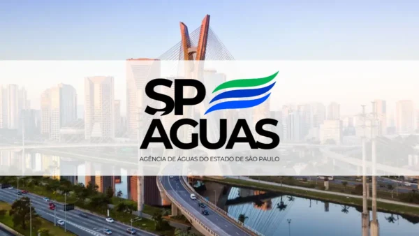 Concurso SP ÁGUAS: comissão formada para 1º edital com 190 vagas e salários de até R$ 20 mil 4 Concurso SP ÁGUAS: logo da agência com skyline de São Paulo ao fundo