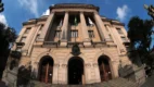 Prefeitura Municipal de Santos/SP com colunas e bandeiras, sede do concurso Santos SP