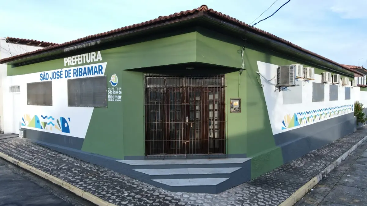 Concurso São José de Ribamar MA: 1.450 vagas e salários de até R$ 6.914,37; veja cargos e inscrições 1 Concurso São José de Ribamar MA na fachada da Prefeitura Municipal com prédio institucional