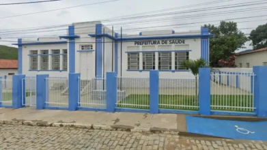 Concursos 6 Concurso Saúde BA 2026 — fachada da Prefeitura Municipal de Saúde, na Bahia