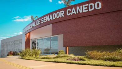 Concursos 1 Concurso Senador Canedo (GO) com imagem da Prefeitura e Paço Municipal