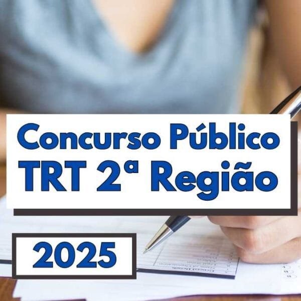 TRT2 - Imagem de divulgação do concurso público do TRT da 2ª Região em 2025. No plano de fundo, uma pessoa segura uma caneta e preenche um formulário sobre uma mesa de madeira. Em destaque, há um retângulo com os dizeres “Concurso Público TRT 2ª Região” e abaixo “2025”. No canto inferior direito está o logotipo da MDC Concursos