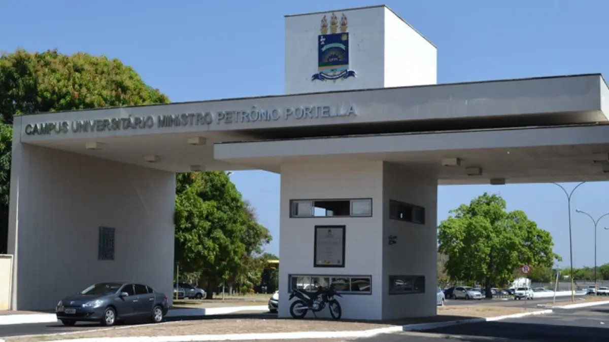 Entrada do Campus Universitário Ministro Petrônio Portella da UFPI, no concurso UFPI para docentes