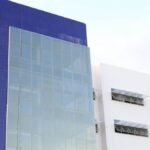 Prédio da Unifesspa com fachada azul, logo e nome da universidade em destaque. Foto: Divulgação/Unifesspa