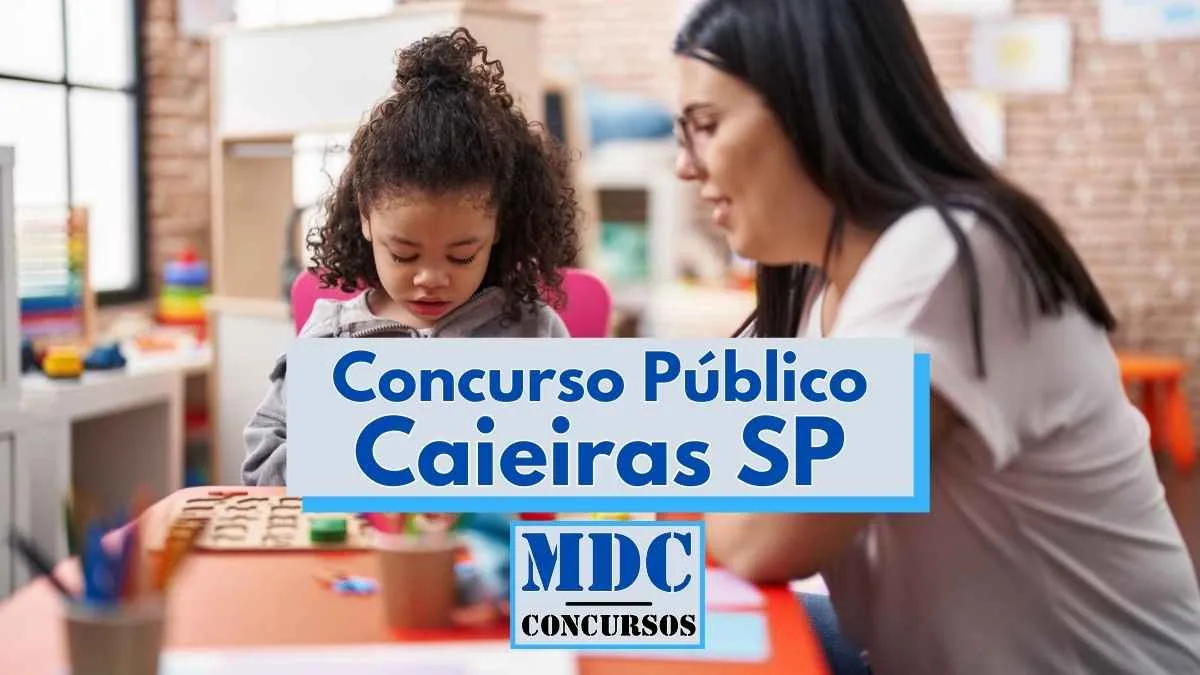 Concurso da Prefeitura de Caieiras - SP oferece 5 vagas + CR 1 Imagem mostra uma mulher e uma criança interagindo em uma sala de aula colorida com brinquedos e materiais pedagógicos sobre a mesa em primeiro plano com destaque para o texto central Concurso Público Caieiras SP em letras azuis e logo inferior MDC Concursos sugerindo processo de seleção na área de educação especializado para a Prefeitura de Caieiras SP