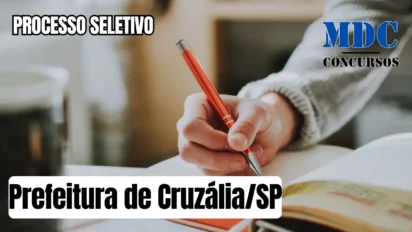 Imagem de divulgação de processo seletivo da Prefeitura de Cruzália/SP, com mão segurando caneta sobre caderno e texto “Processo Seletivo” e “MDC Concursos” na arte. Foto: Montagem MDC Concursos/fotografierende/Unsplash