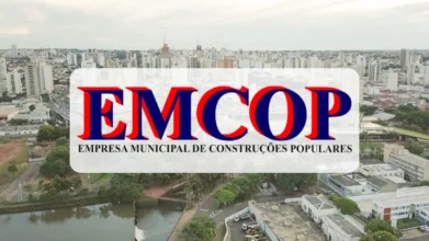 Vista aérea da cidade de São José do Rio Preto com o logotipo da EMCOP (Empresa Municipal de Construções Populares) em destaque ao centro.