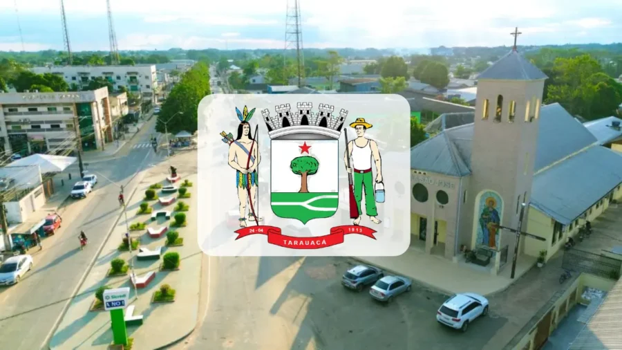 Vista aérea da cidade de Tarauacá, com o brasão do município centralizado sobre a imagem de ruas, praças e uma igreja.
