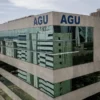 Fachada do prédio da AGU em Brasília ilustrando o estágio AGU com vagas para pós-graduação em Direito