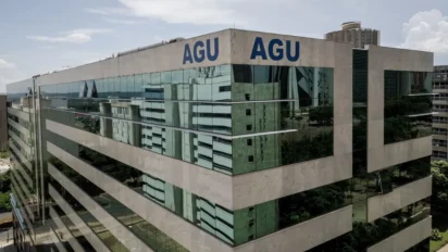 Fachada do prédio da AGU em Brasília ilustrando o estágio AGU com vagas para pós-graduação em Direito