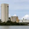 Estágio TRF 5 2026 — sede da Justiça Federal em Pernambuco às margens do Rio Capibaribe, em Recife