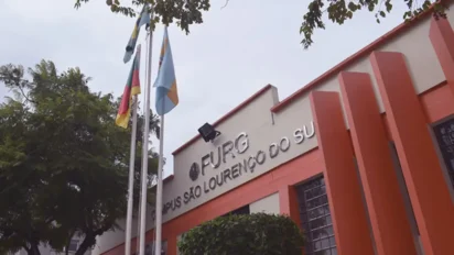 Fachada do Campus São Lourenço do Sul da FURG, instituição que oferta graduação EaD gratuita em Administração Pública para agentes públicos