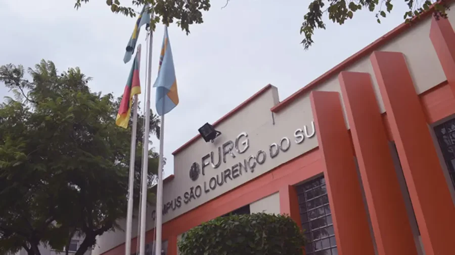 Fachada do Campus São Lourenço do Sul da FURG, instituição que oferta graduação EaD gratuita em Administração Pública para agentes públicos